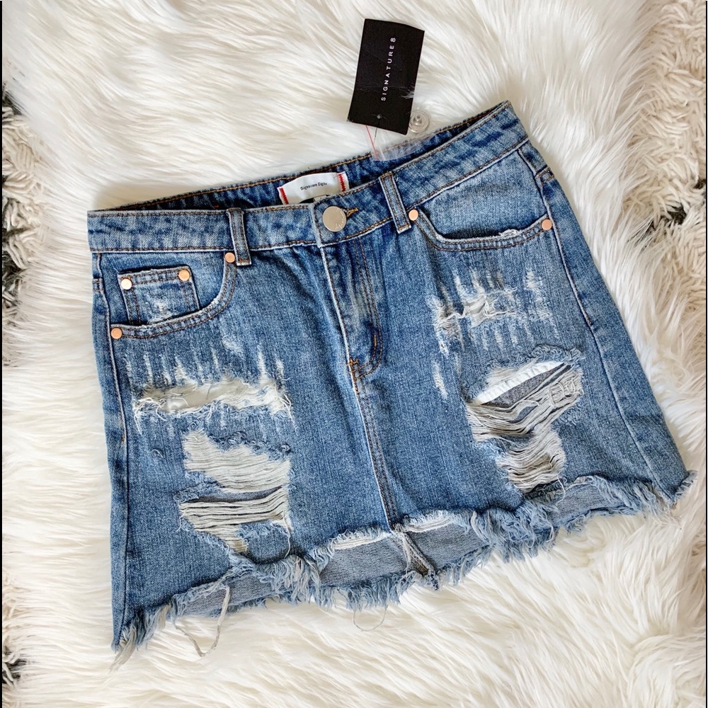 BNWT Signature Eight Distressed Denim Skirt